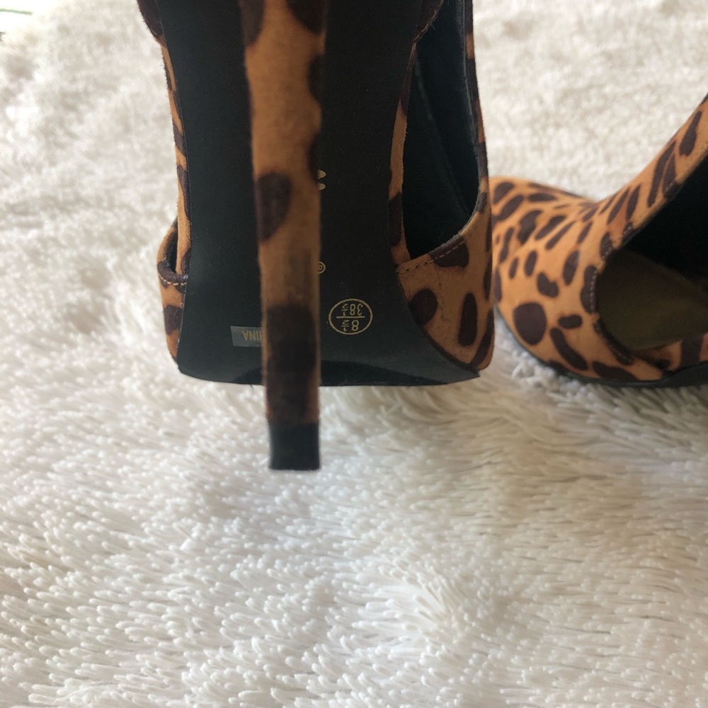 Leopard Print Pump - Picture 3 of 5